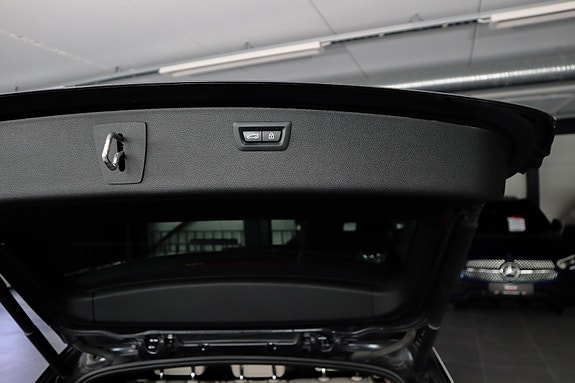 BMW 330i 17 of 30