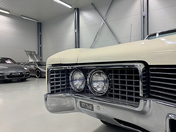 Oldsmobile Ninety-Eight 15 of 30