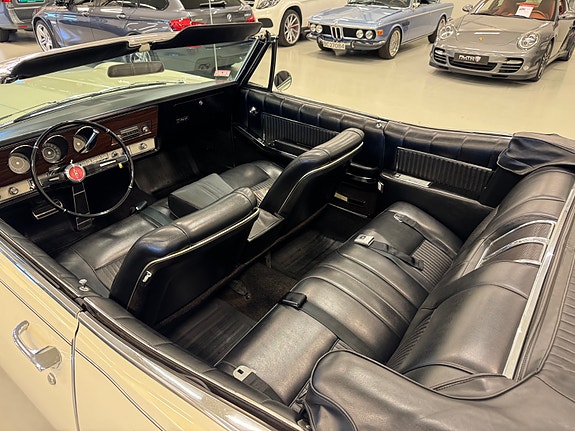 Oldsmobile Ninety-Eight 17 of 30