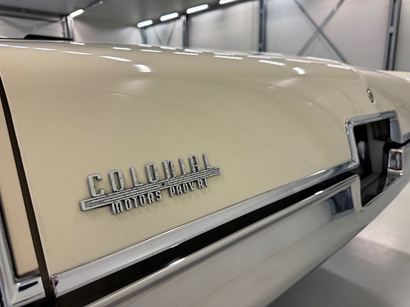 Oldsmobile Ninety-Eight 7 of 30