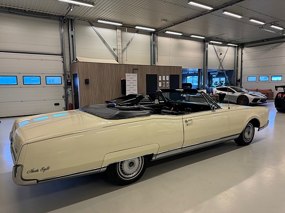 Oldsmobile Ninety-Eight 10 of 30