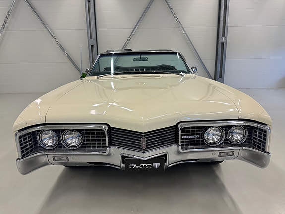 Oldsmobile Ninety-Eight 13 of 30