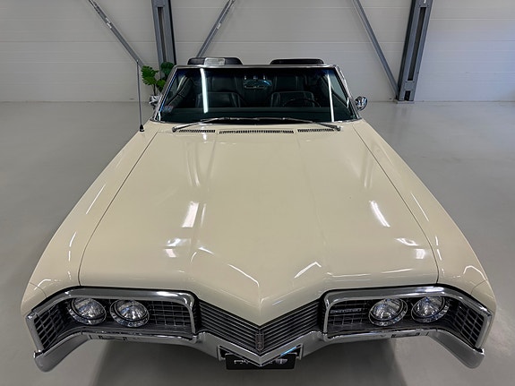 Oldsmobile Ninety-Eight 14 of 30