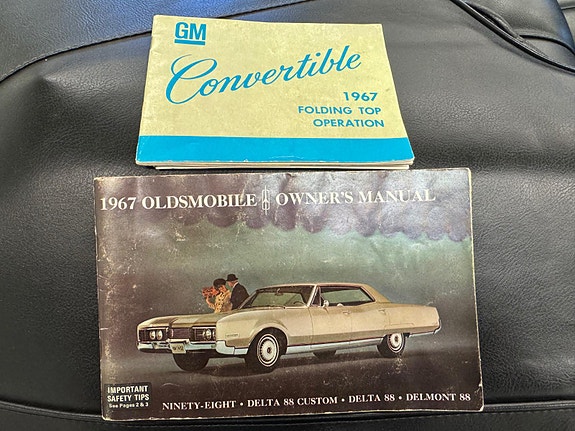 Oldsmobile Ninety-Eight 29 of 30