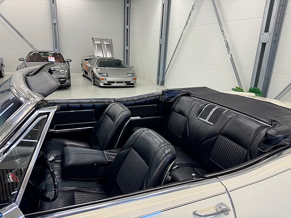 Oldsmobile Ninety-Eight 18 of 30