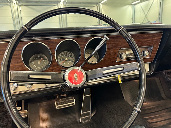 Oldsmobile Ninety-Eight 24 of 30