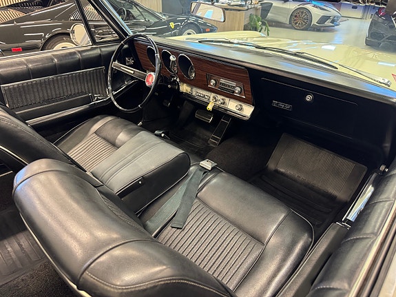 Oldsmobile Ninety-Eight 25 of 30