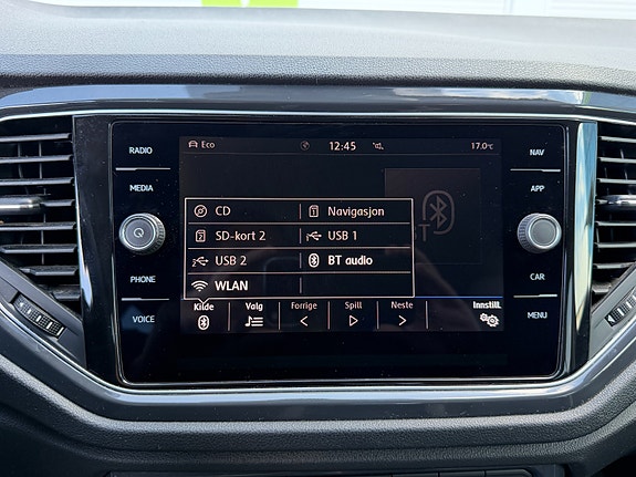 Volkswagen T-Roc 15 of 30