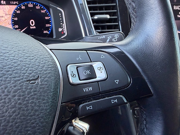 Volkswagen T-Roc 13 of 30