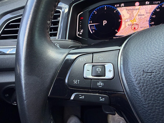 Volkswagen T-Roc 12 of 30