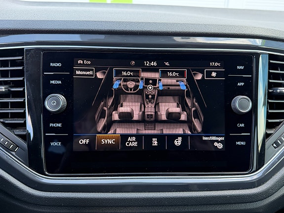 Volkswagen T-Roc 22 of 30