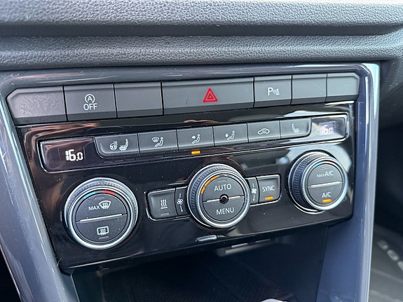Volkswagen T-Roc 25 of 30