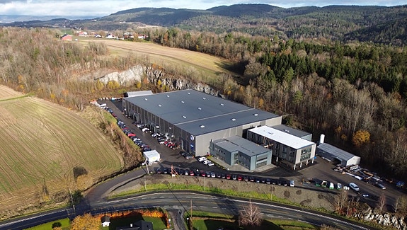 Vårt 11000 m2 store hovedkontor ligger i Sande i Vestfold - rett utenfor Drammen