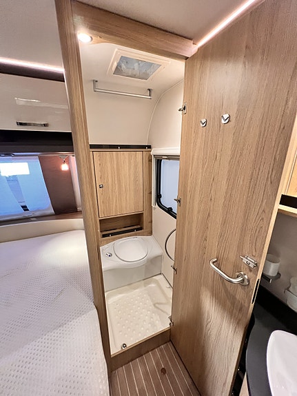 Bürstner Averso 490 TS 27 of 30