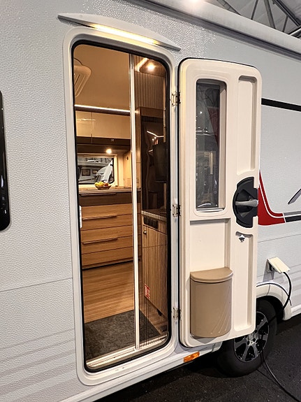Bürstner Averso 490 TS 2 of 30