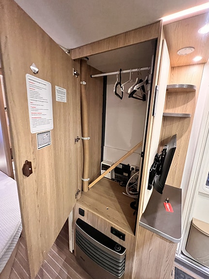 Bürstner Averso 490 TS 20 of 30