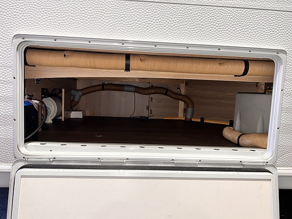 Bürstner Averso 490 TS 10 of 30