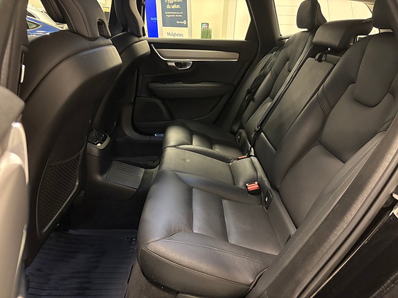 Volvo V90 26 of 30