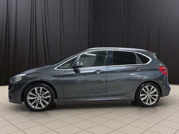 BMW 225xe 2 of 30