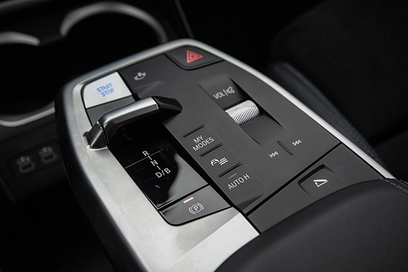 BMW iX2 20 of 25