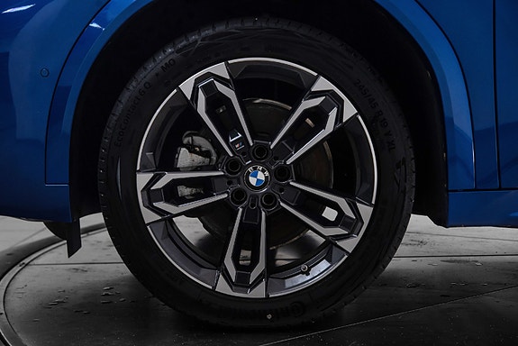 BMW iX2 10 of 25