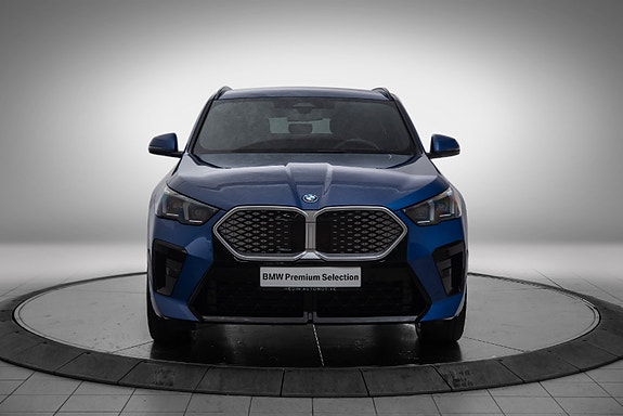 BMW iX2 8 of 25
