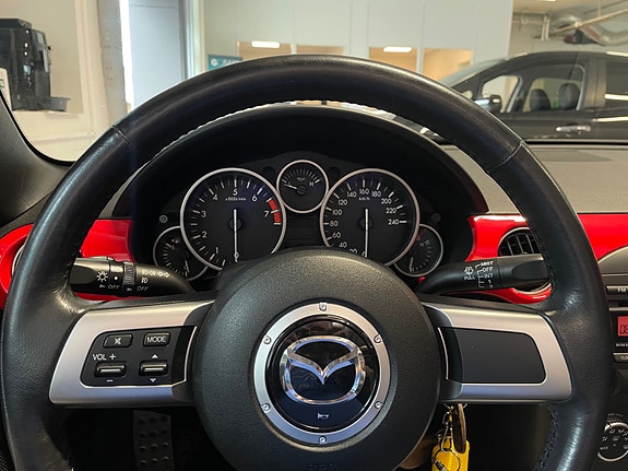 Mazda MX-5 9 of 15