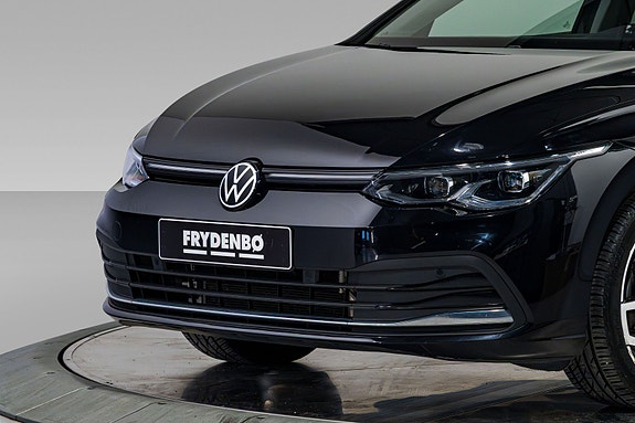 Volkswagen Golf VIII 2 of 28