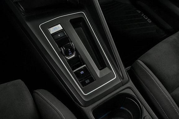 Volkswagen Golf VIII 16 of 28