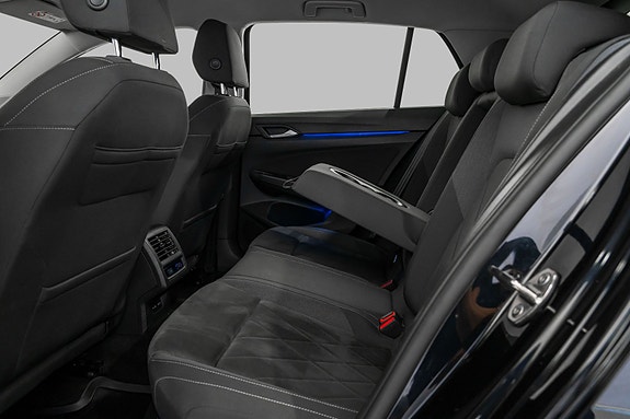 Volkswagen Golf VIII 24 of 28
