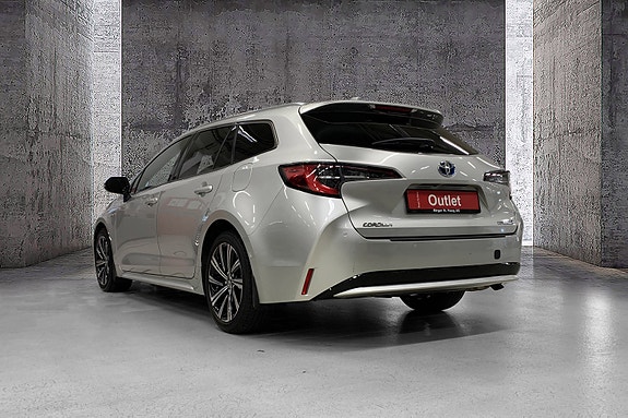 Toyota Corolla 2 of 13