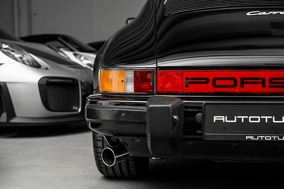 Porsche 911 19 of 30