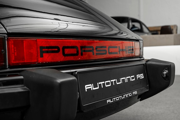 Porsche 911 21 of 30