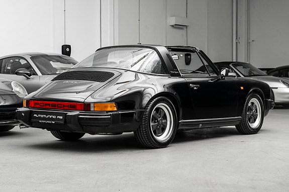 Porsche 911 16 of 30