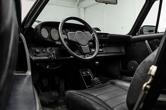 Porsche 911 24 of 30