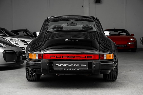 Porsche 911 18 of 30