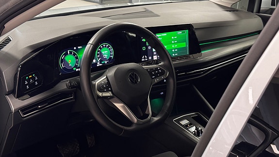 Volkswagen Golf VIII 14 of 30