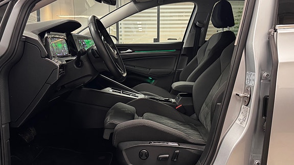 Volkswagen Golf VIII 13 of 30