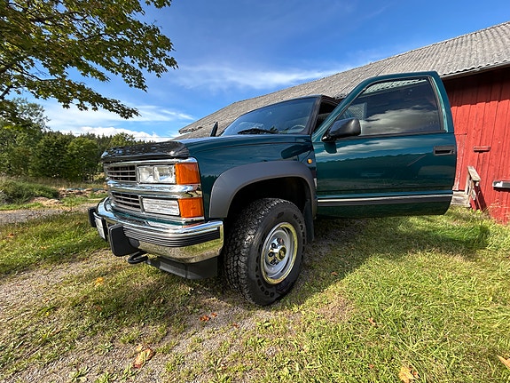 Chevrolet Silverado 2500 2 of 29