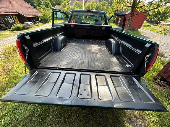Chevrolet Silverado 2500 16 of 29