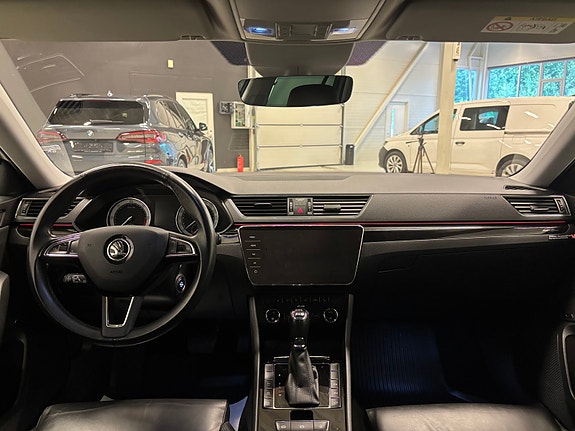 Skoda Superb 14 of 30