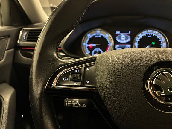 Skoda Superb 18 of 30