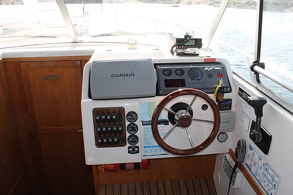 Marex 280 Holiday 2010 – velholdt og komfortabel familiebåt med Yanmar diesel 30 of 30