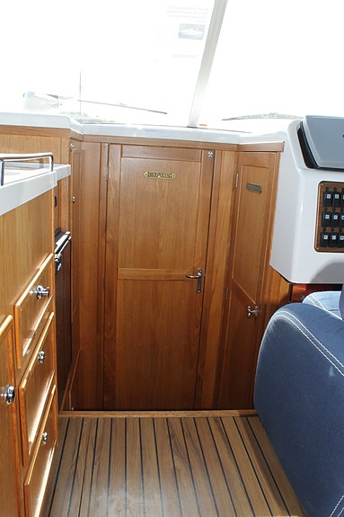 Marex 280 Holiday 2010 – velholdt og komfortabel familiebåt med Yanmar diesel 14 of 30