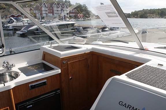 Marex 280 Holiday 2010 – velholdt og komfortabel familiebåt med Yanmar diesel 20 of 30