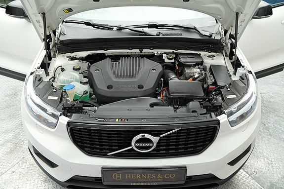 Volvo XC40 4 of 30