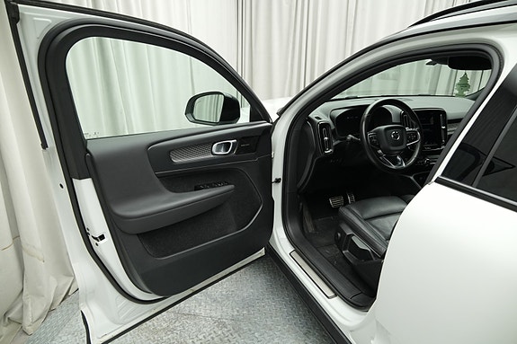 Volvo XC40 17 of 30