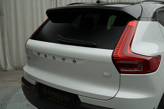 Volvo XC40 10 of 30