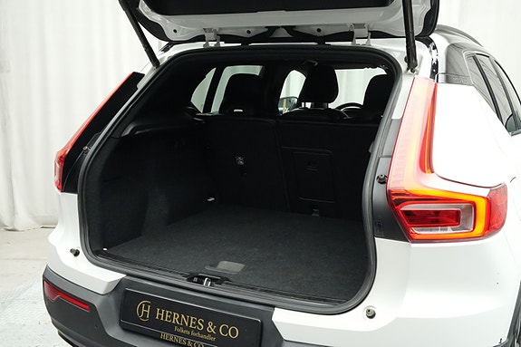 Volvo XC40 12 of 30