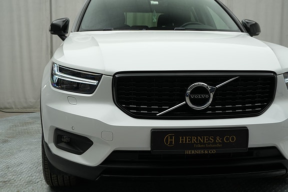 Volvo XC40 3 of 30